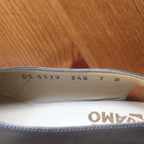 Vintage Salvatore Ferragamo cap toe sling backs - Picture 3 of 5